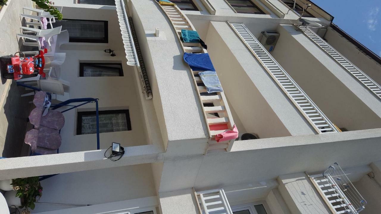 Apartments Galic Omiš Eksteriør billede